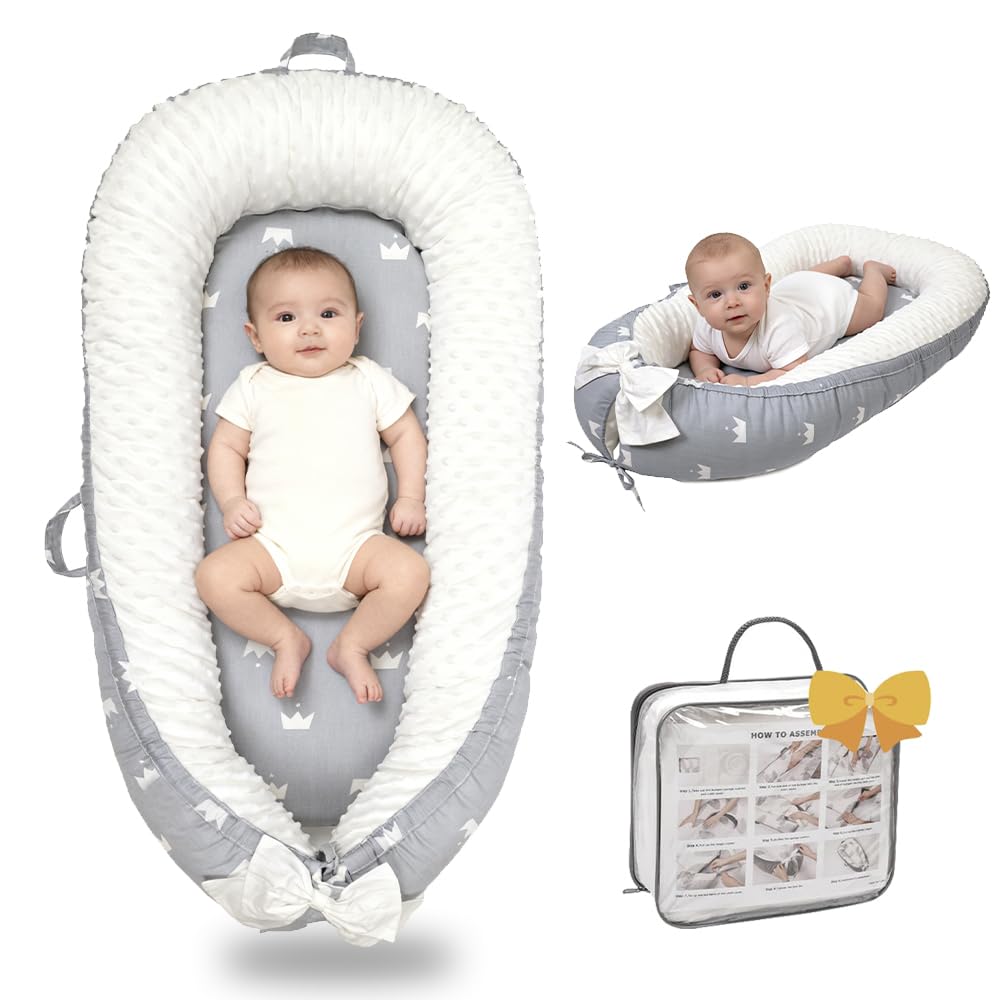 Bubbyhuts baby lounger close-up showing soft breathable cotton for comfy daytime lounging.