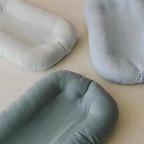 Detachable machine-washable cover keeps the Bubbyhuts lounger clean