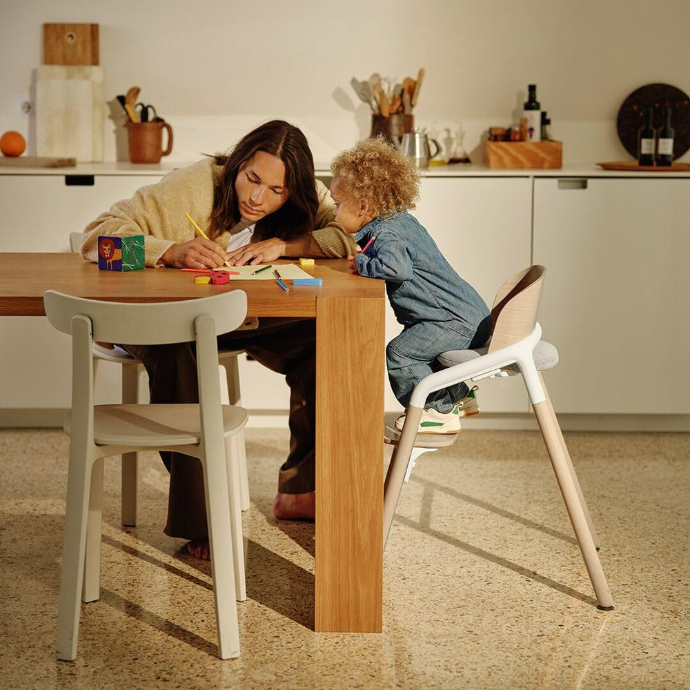 Bugaboo Giraffe promotes ergonomic seating for comfortable meals.