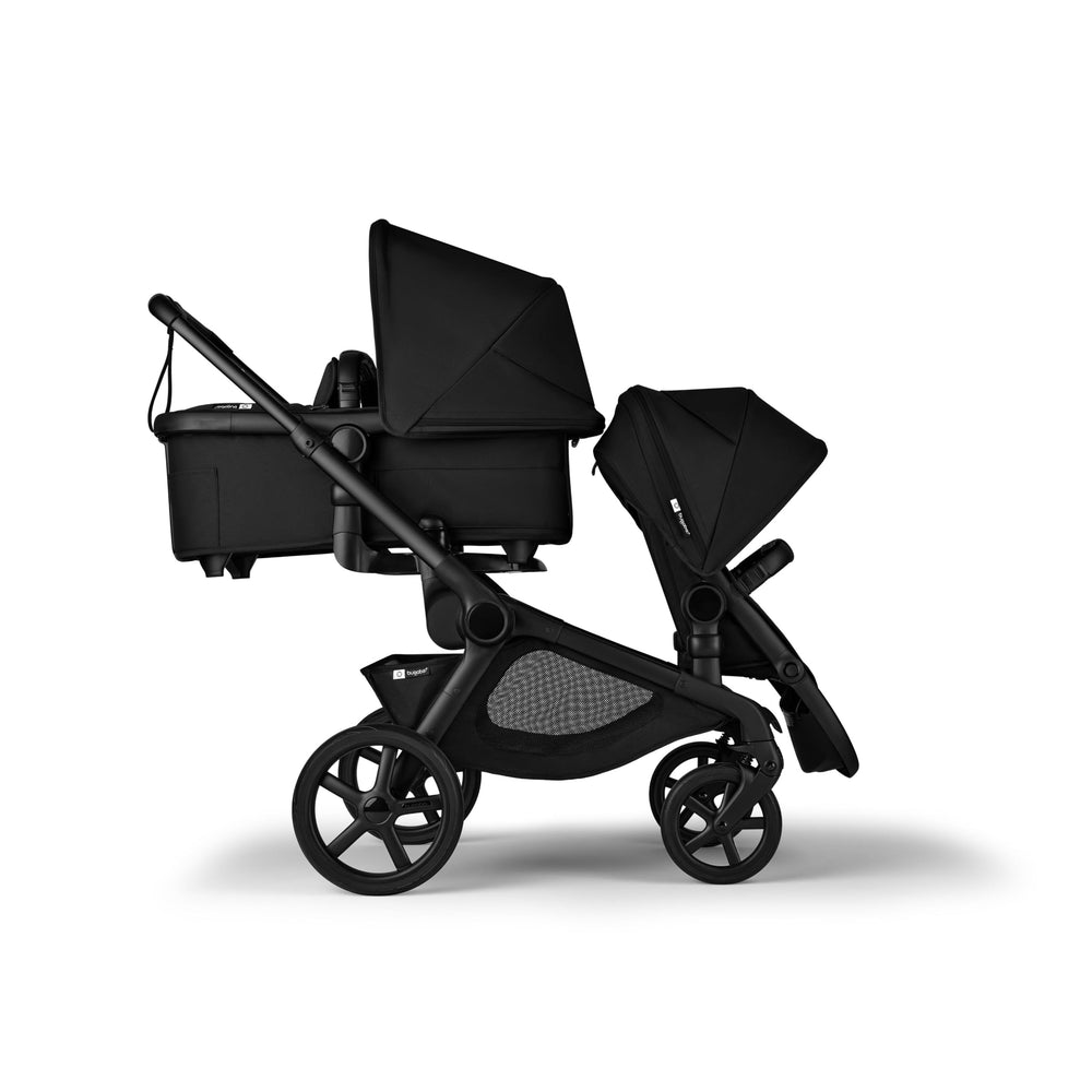 Bugaboo Kangaroo adjustable footrest keeps little legs comfortable on rides.
