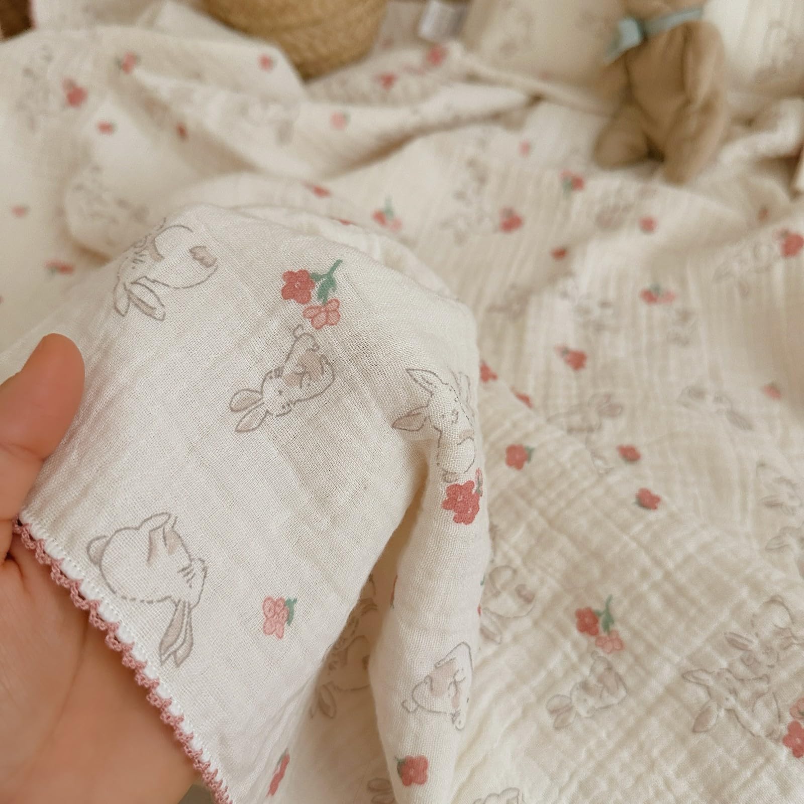 BuLuTu machine-washable muslin blanket stays soft after washes