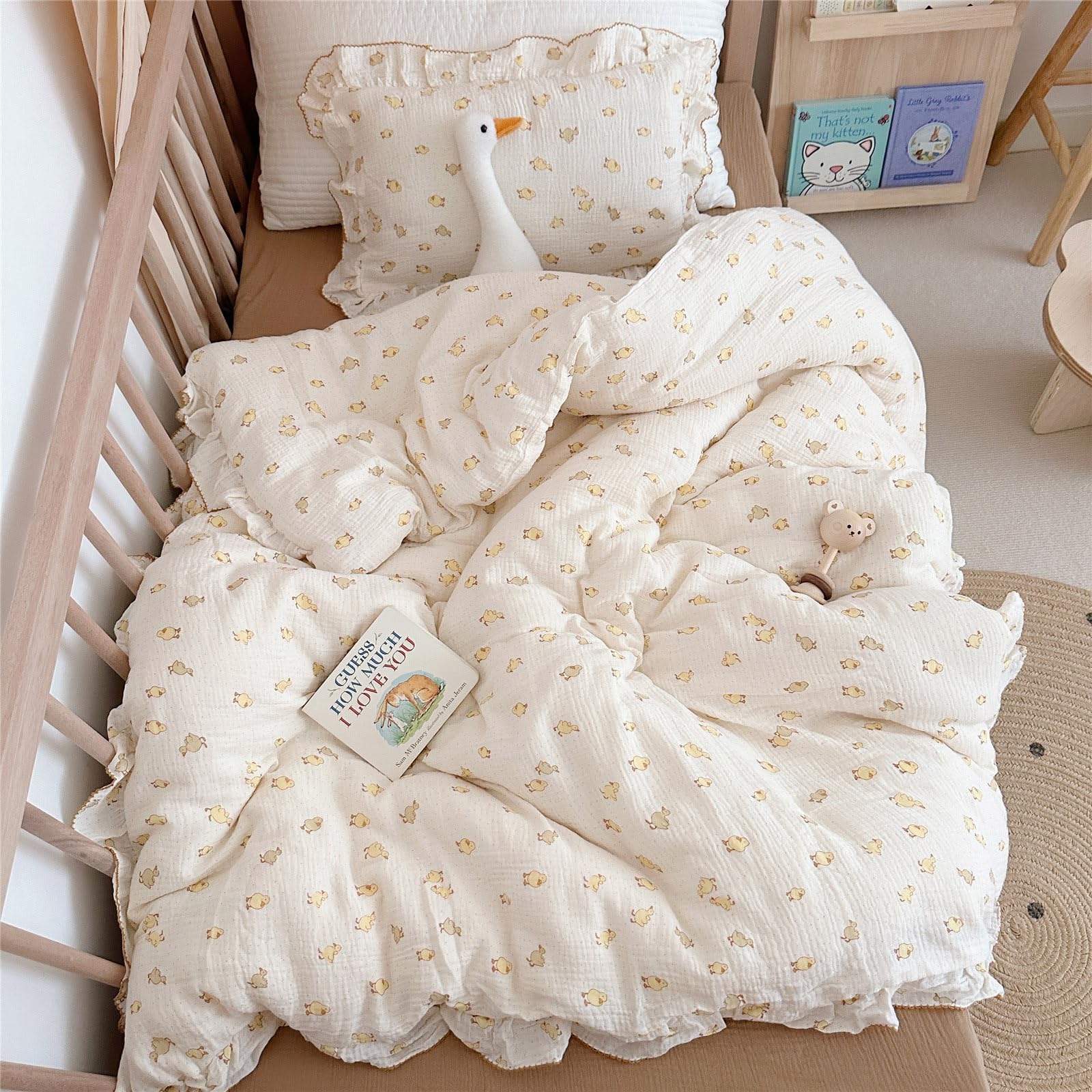 BuLuTu baby duckling print duvet cover in 47x59 inches for cribs and toddler beds, soft and cozy.