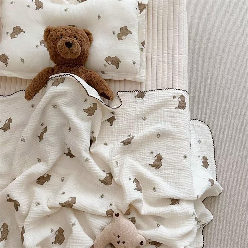 BuLuTu bear-bee pattern blanket offers soft, breathable comfort for nap time