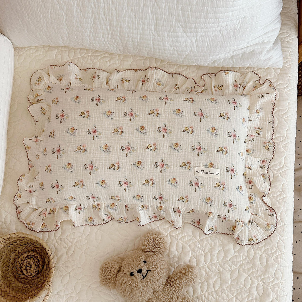 BuLuTu gender-neutral design pillowcase suits any nursery or bed.