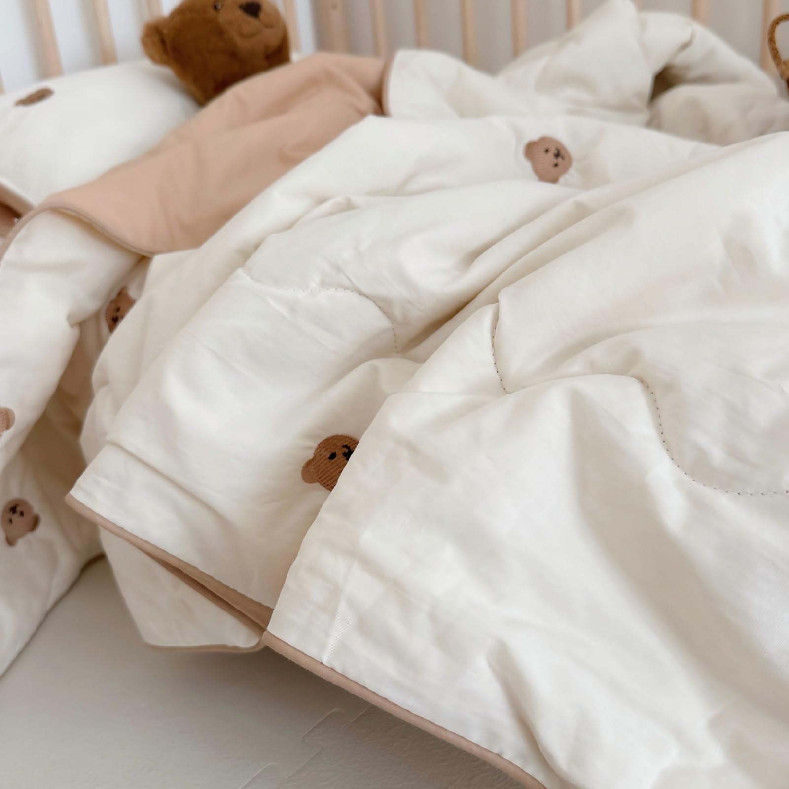 BuLuTu cute animal pattern adds playful charm to any nursery.