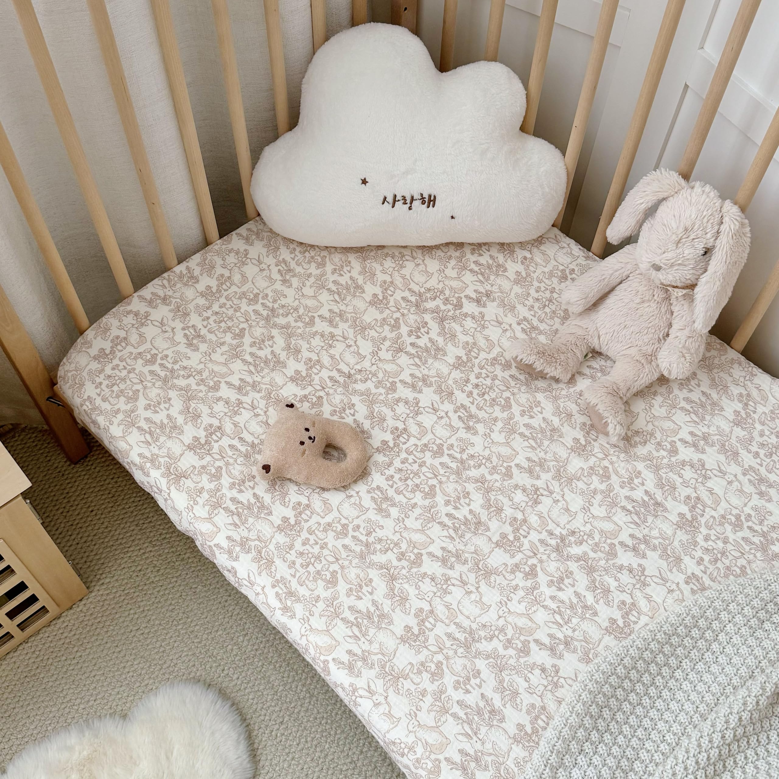 BuLuTu easy-care fabric is machine washable and quick to dry.