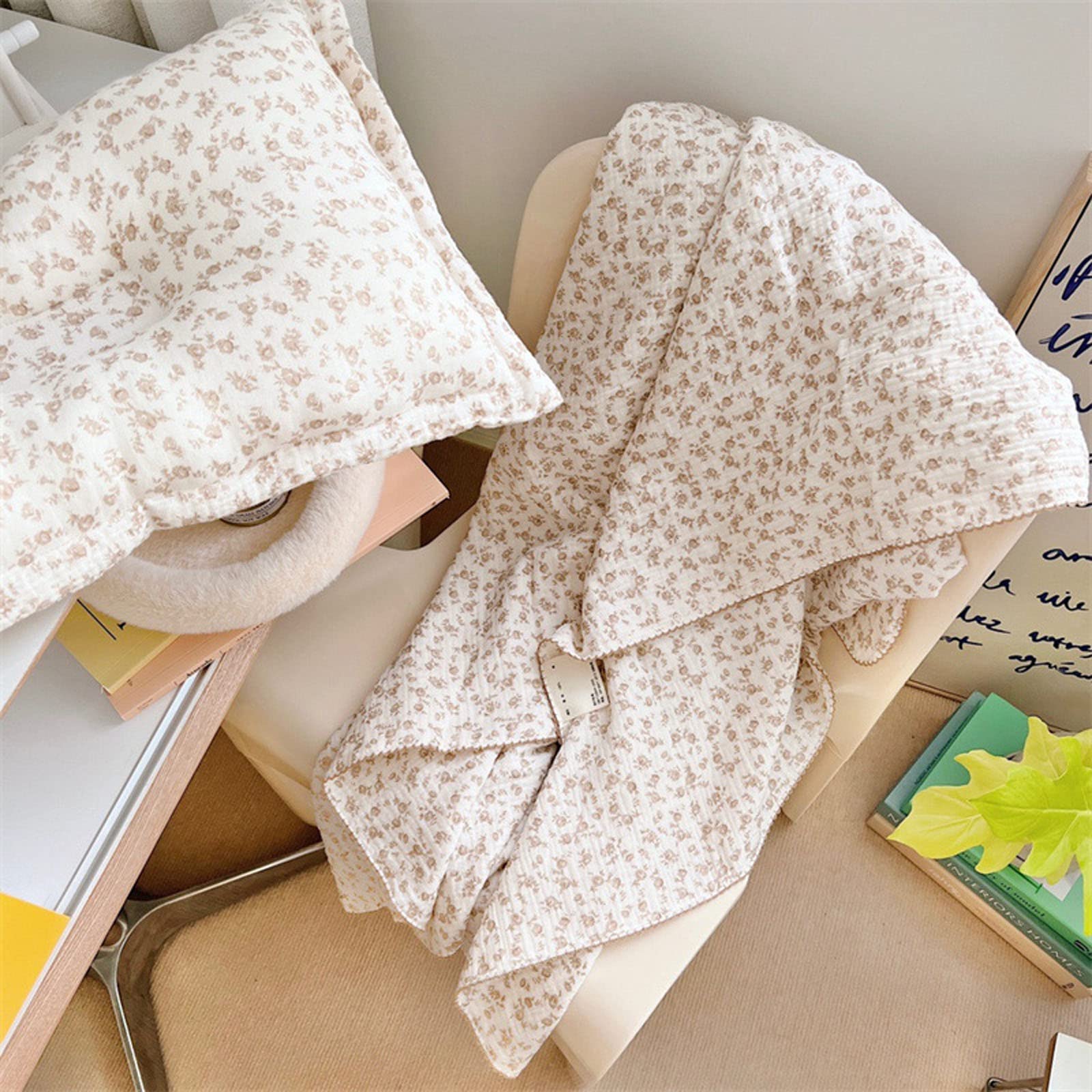 BuLuTu lightweight blanket ideal for stroller rides and travel