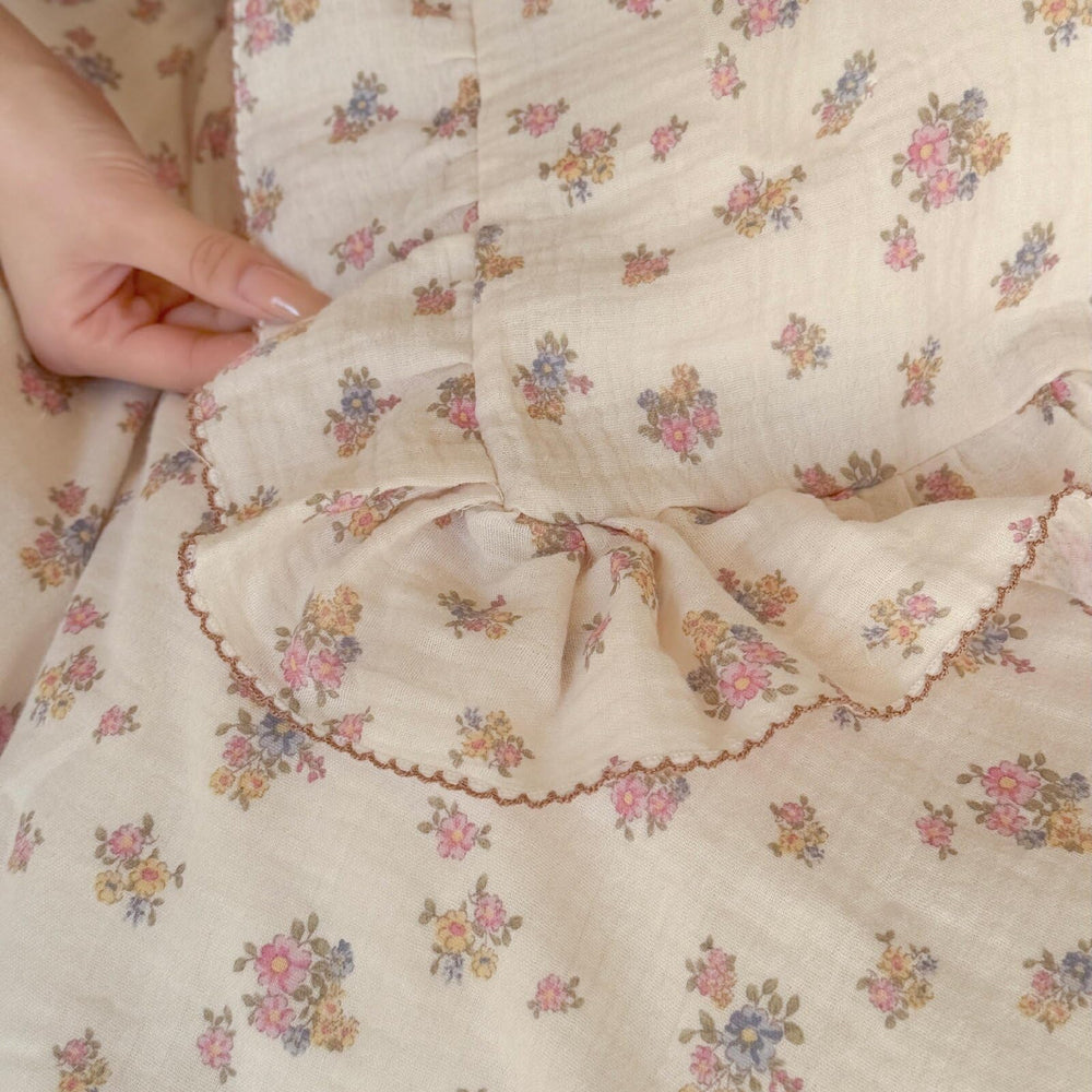 BuLuTu enveloped-closure pillow cover keeps the insert secure.