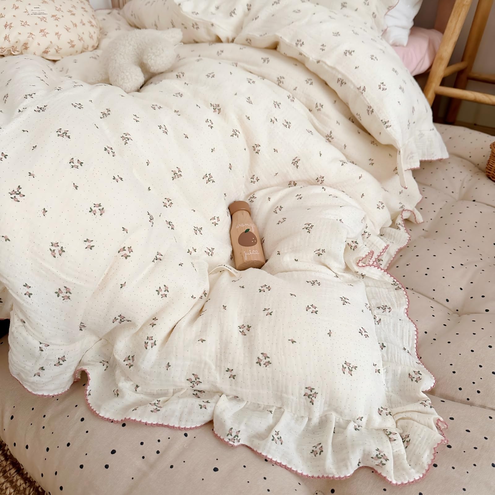 Four corner ties secure the insert, preventing shifting during naps.