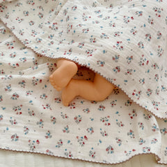 BuLuTu four-layer gauze fabric stays lightweight and breathable for year-round use