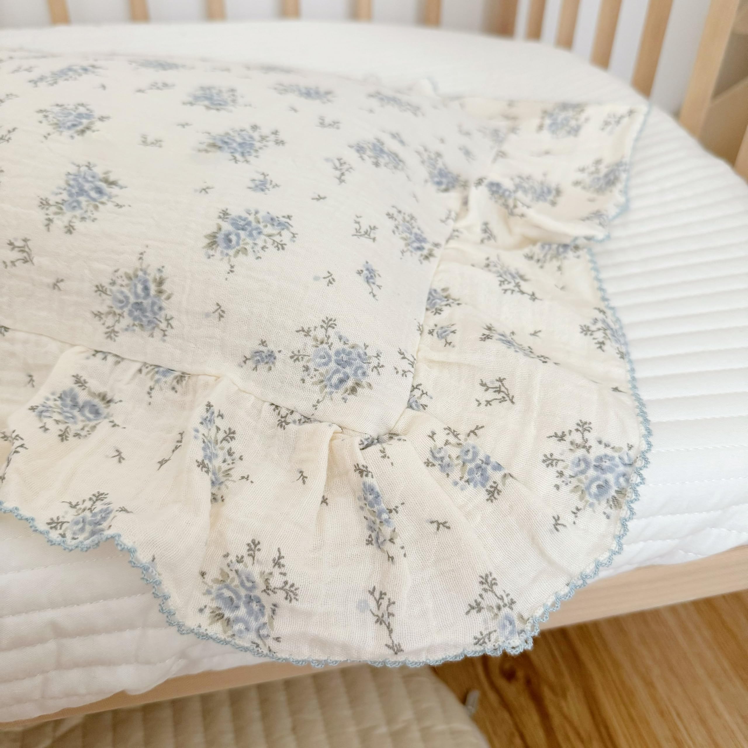 BuLuTu gender-neutral blue floral pillowcase enhances kids' room decor.