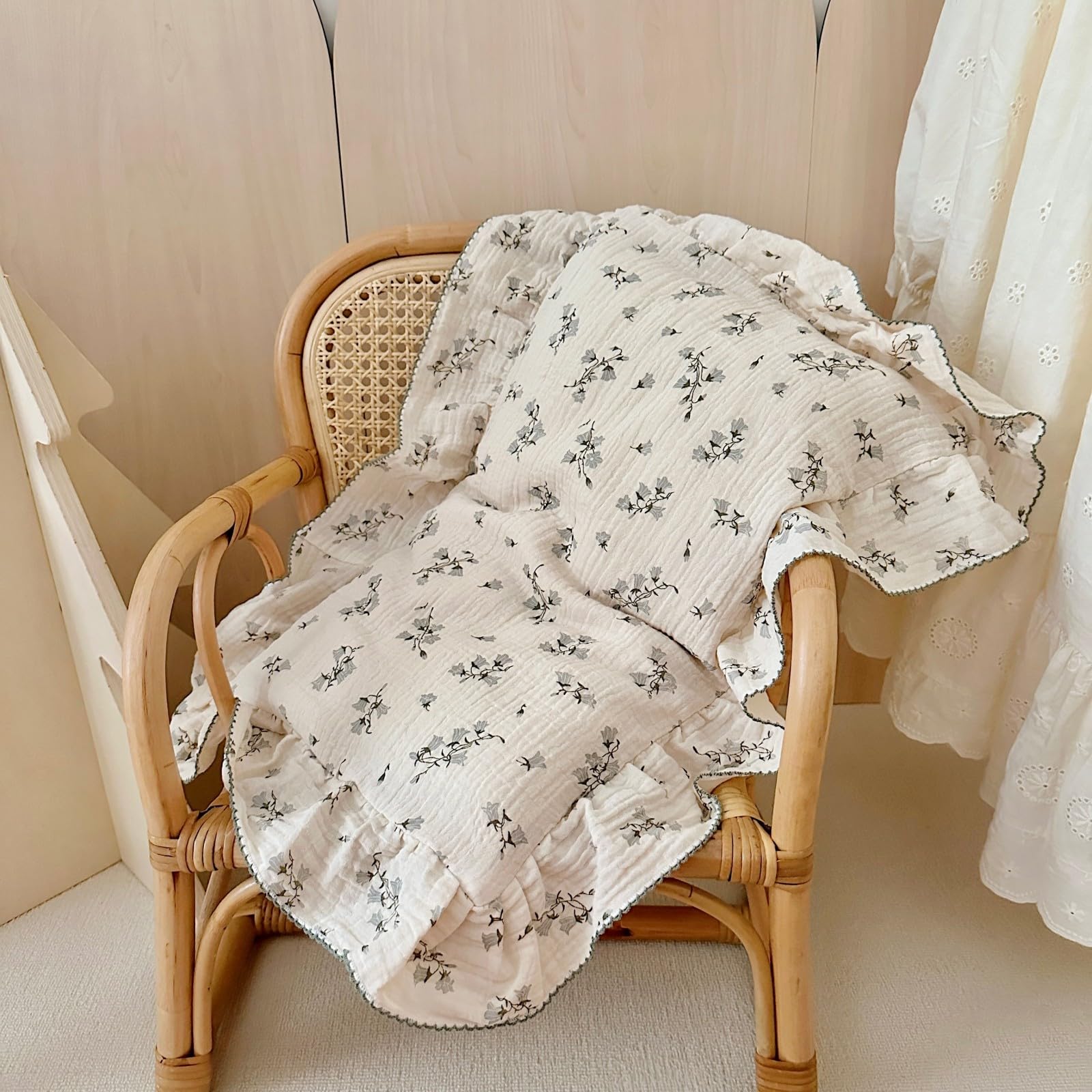 BuLuTu gender-neutral design complements any kid’s room decor.