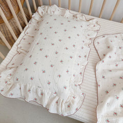 BuLuTu berry-pattern pillowcase adds cheerful decor to kid's bed.
