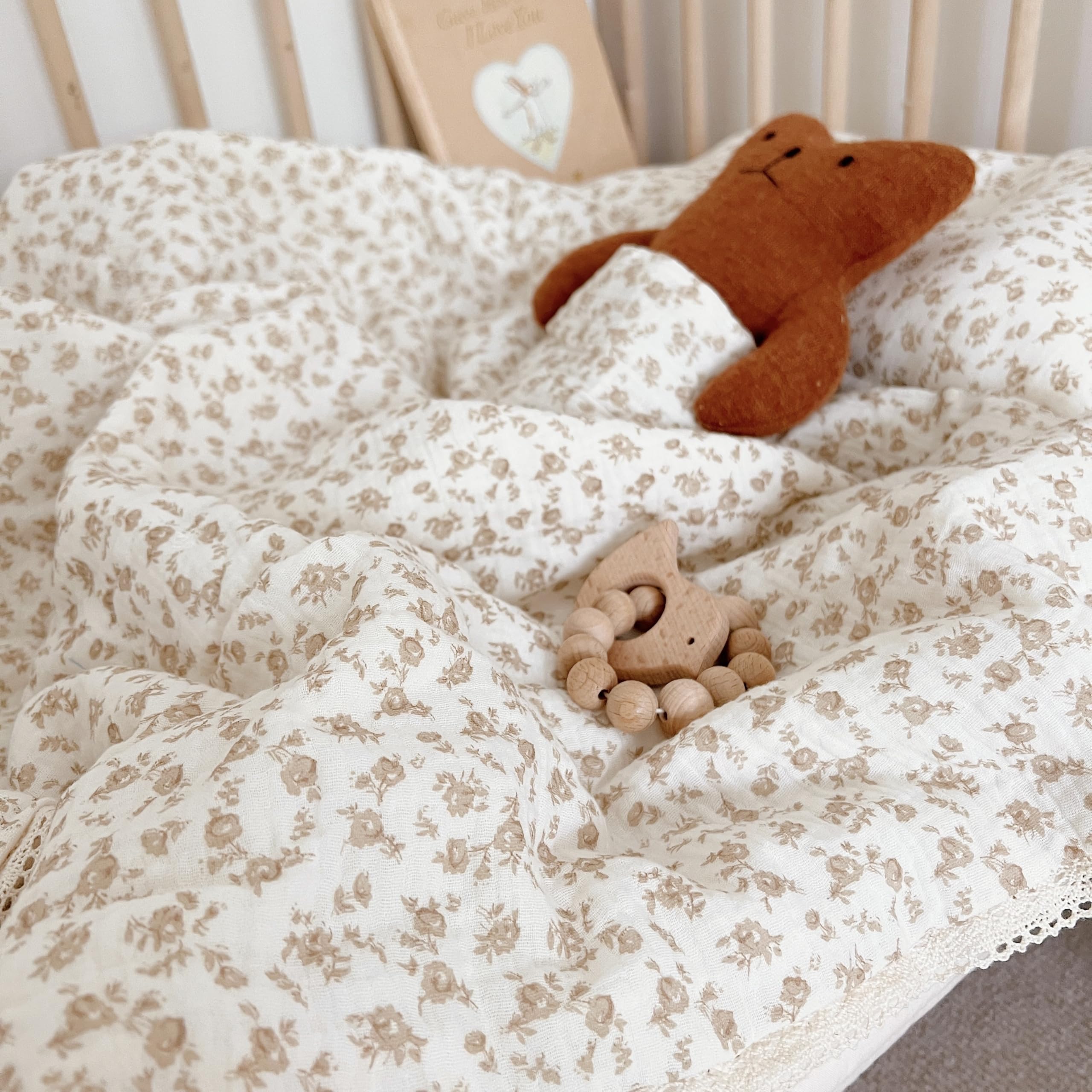 BuLuTu blanket in a child's room with cheerful flowers for playtime