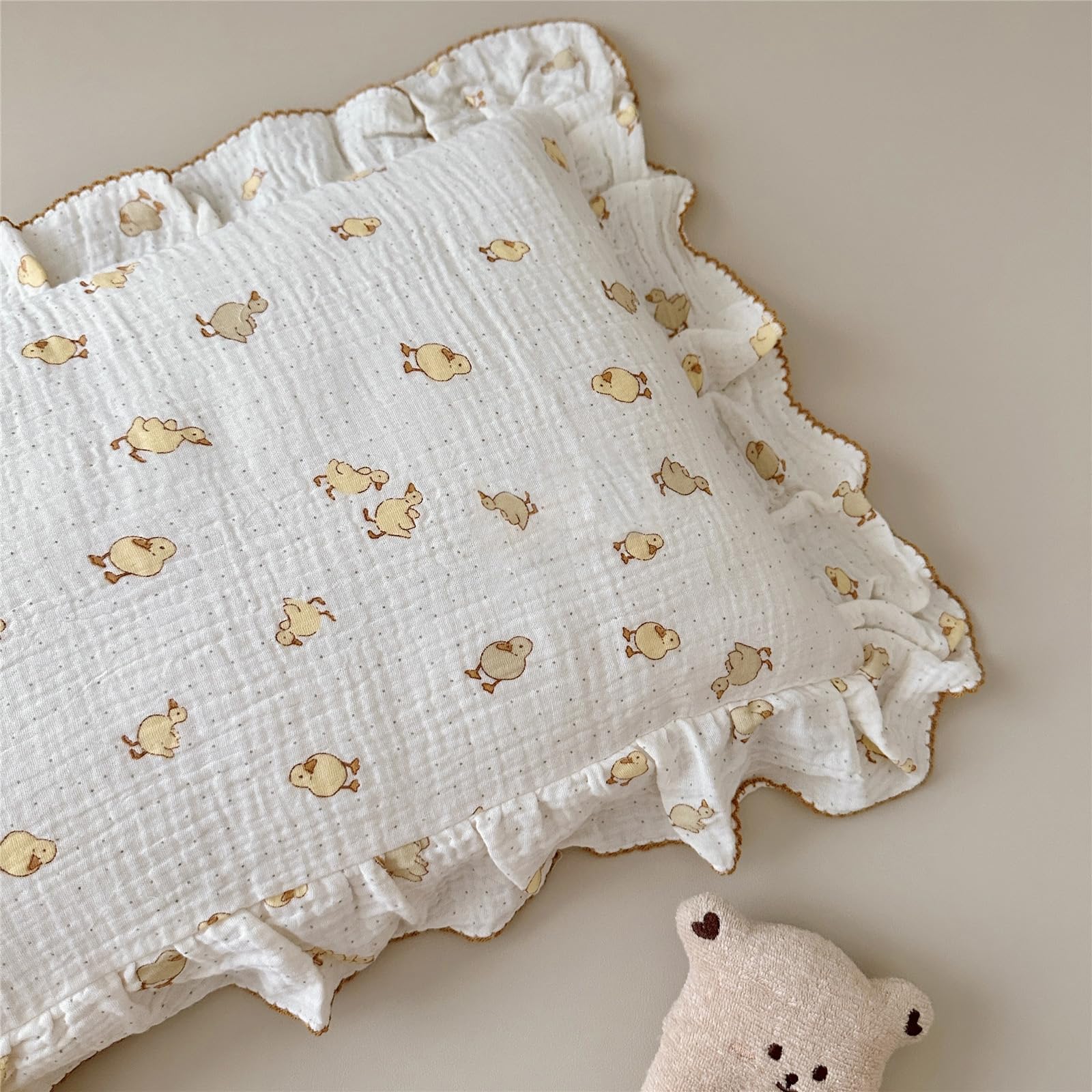 BuLuTu duck print adds playful charm to kids' bedroom decor.