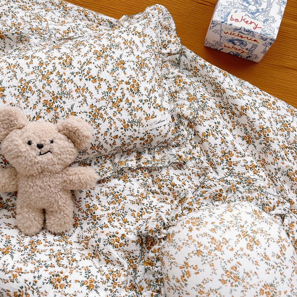 BuLuTu hibiscus patterned pillowcase adds playful charm to kids’ bedding.