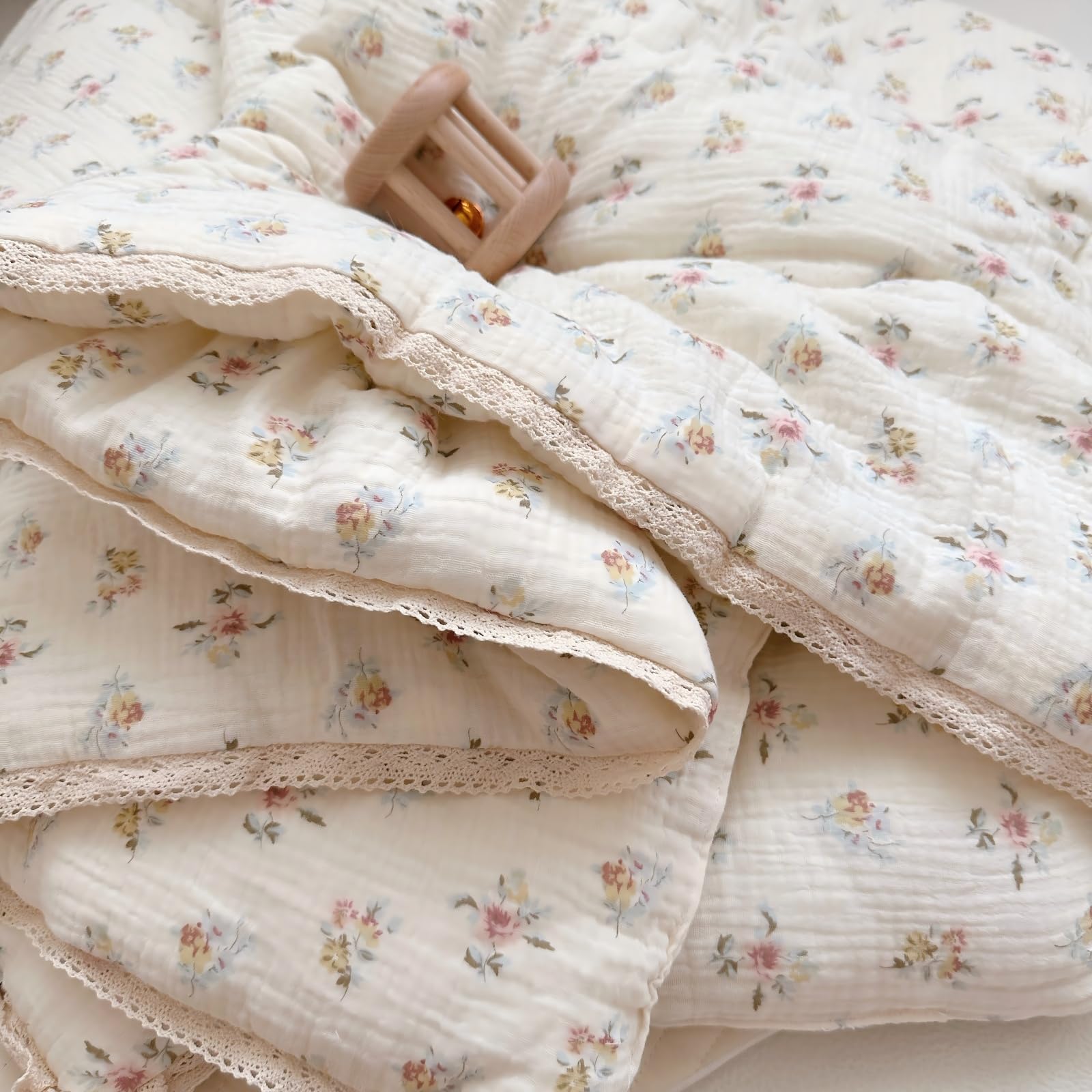 BuLuTu lightweight all-seasons blanket stays breathable during naps.