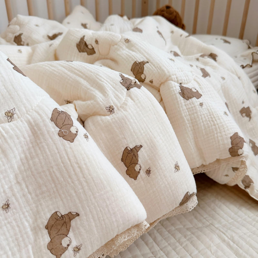BuLuTu lightweight 2.5 lb blanket is easy for travel.