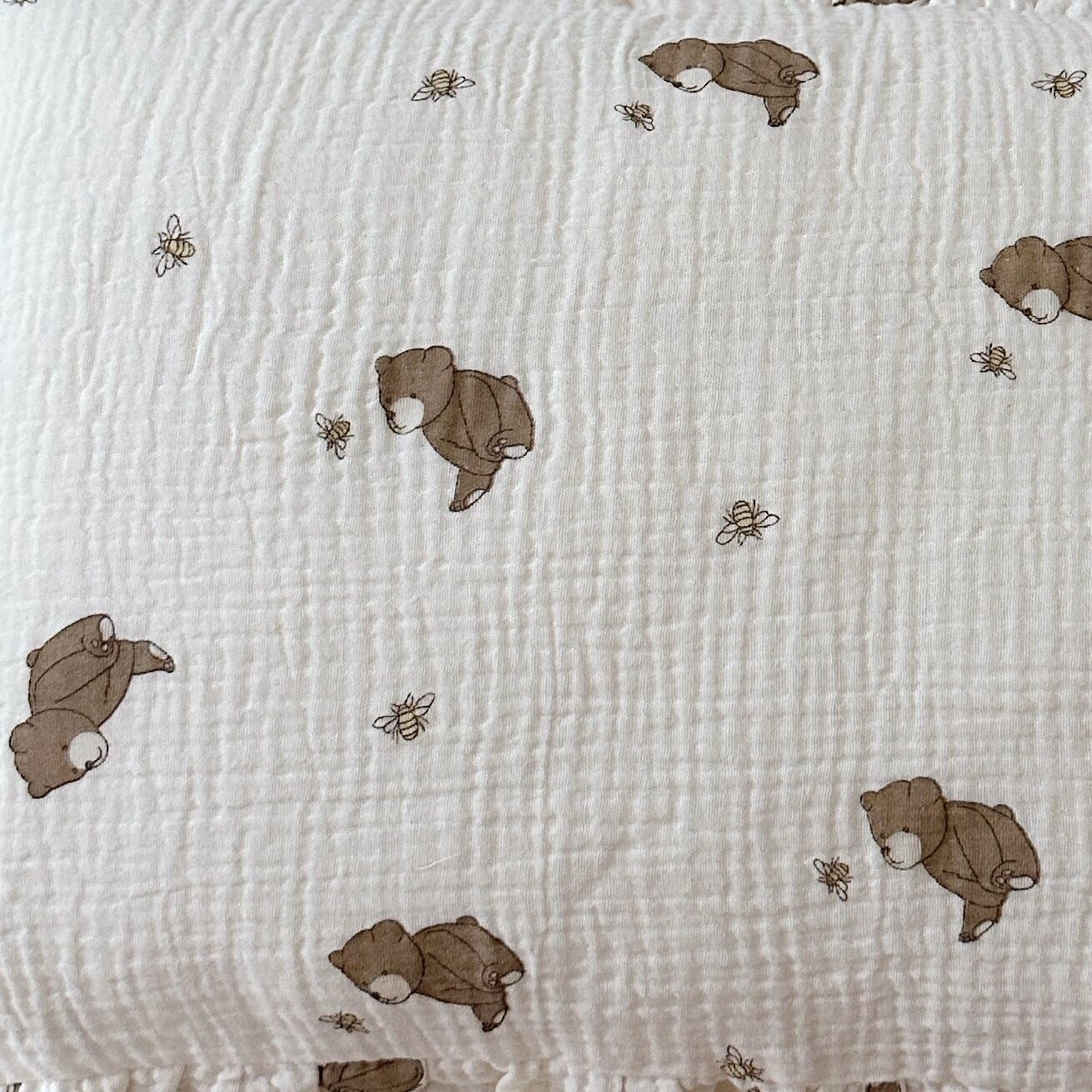 BuLuTu lightweight crib blanket keeps baby comfy on warm days