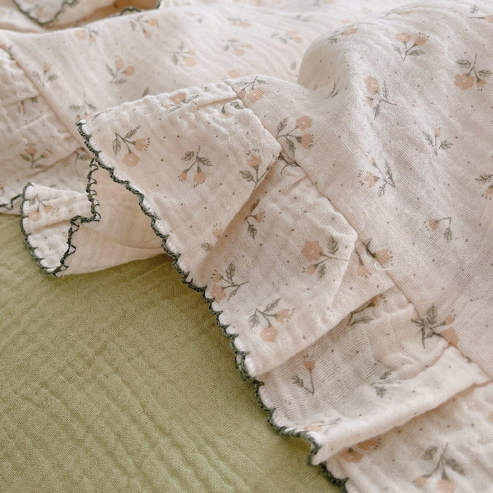 BuLuTu machine washable pillowcase keeps colors vibrant after washes.
