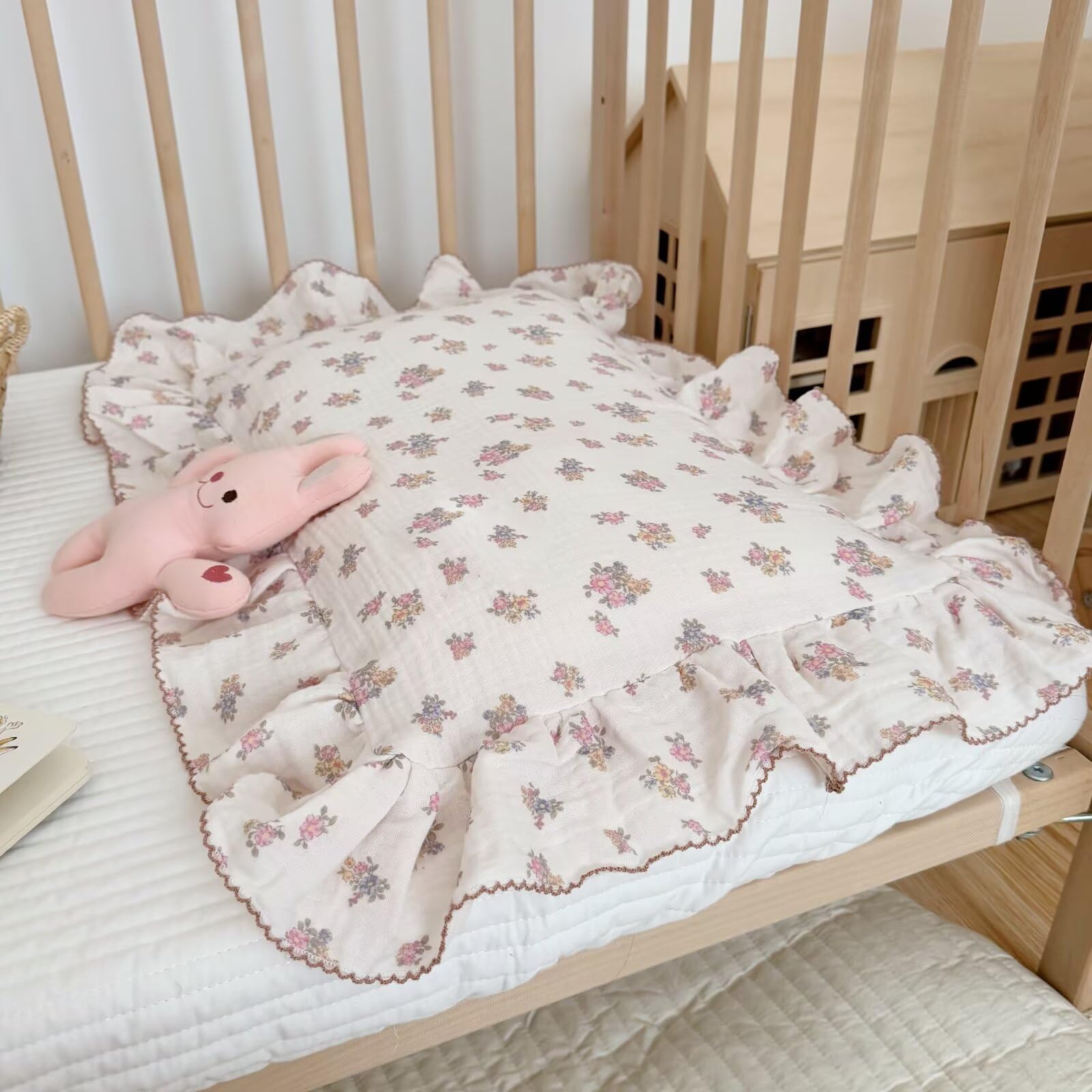 BuLuTu pillow cover is machine washable for easy care.