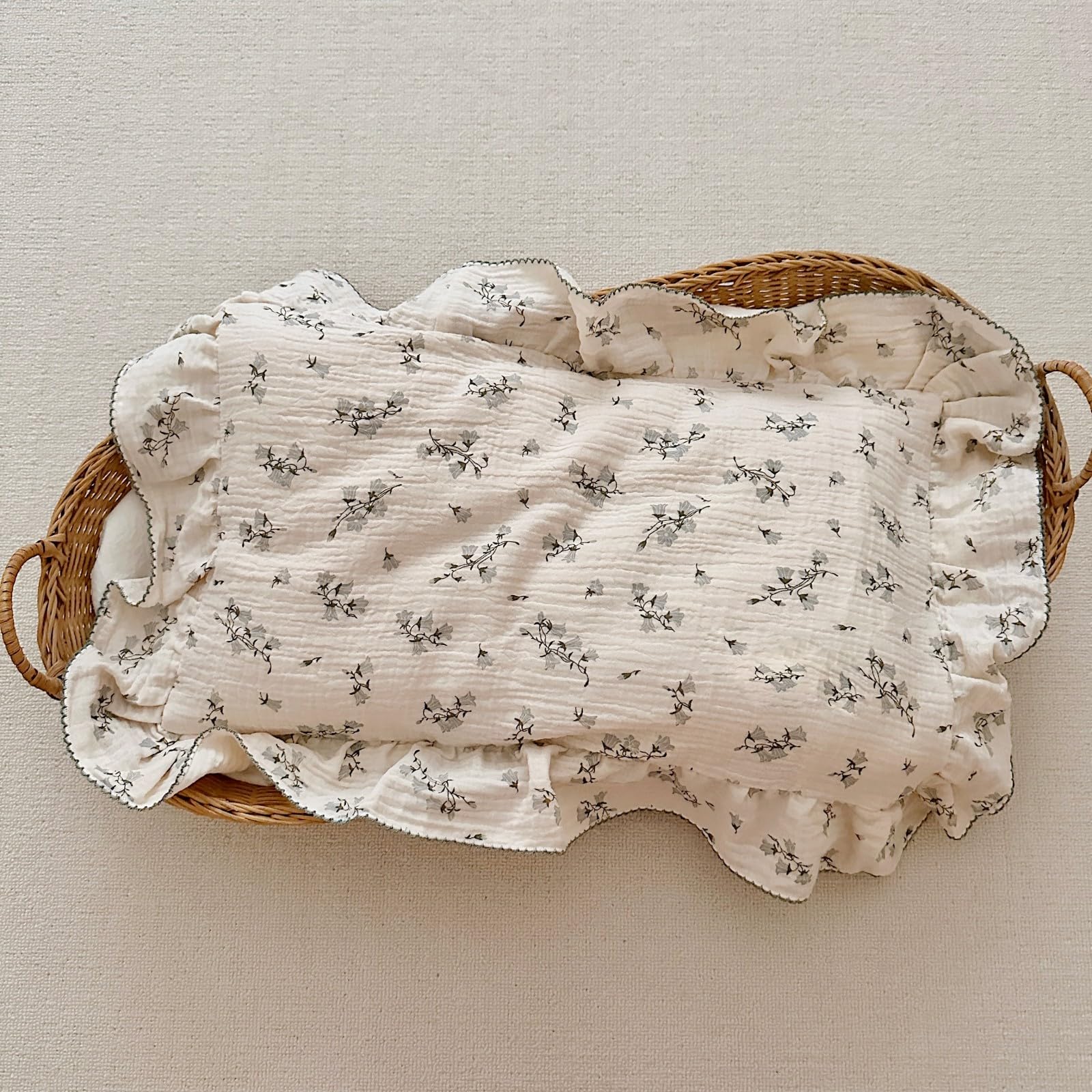 BuLuTu machine-washable pillowcase stays vibrant after washes.