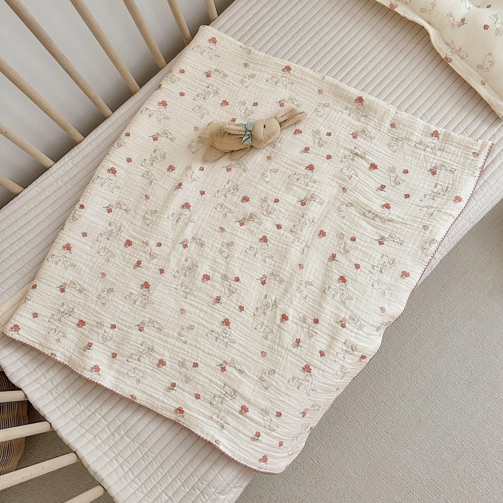 BuLuTu two-layer muslin blanket shows breathable gauze fabric