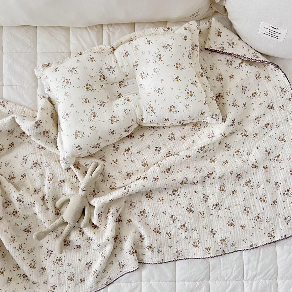 BuLuTu muslin blanket with cradle pattern for cozy crib sessions.