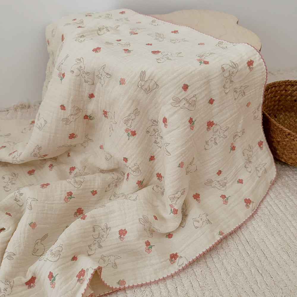 BuLuTu lightweight quilt suitable as nursing cover