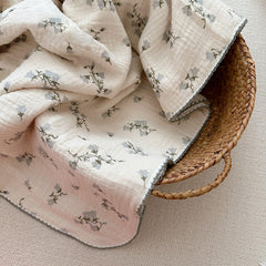 BuLuTu nursery blanket that is soft and machine washable for easy care