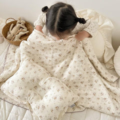 BuLuTu muslin blanket in soft breathable cotton ideal for sensitive skin.