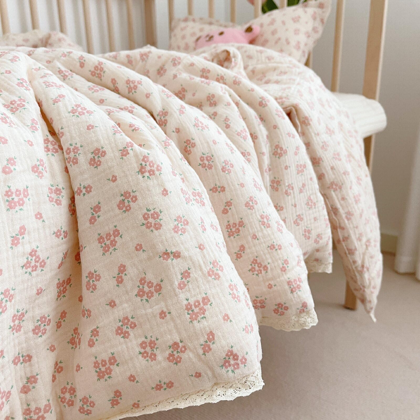 BuLuTu muslin blanket soft texture promotes breathable comfort for babies.