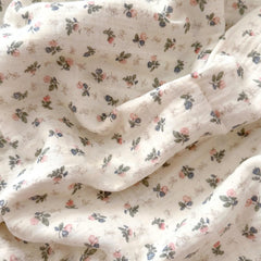 Standard 20x26 BuLuTu pillowcase with enveloped closure secures pillows during sleep.