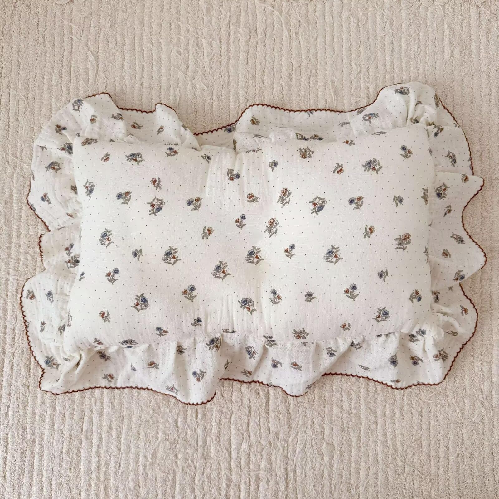 BuLuTu washable pillow cover demonstrates easy-care in gentle cycle.