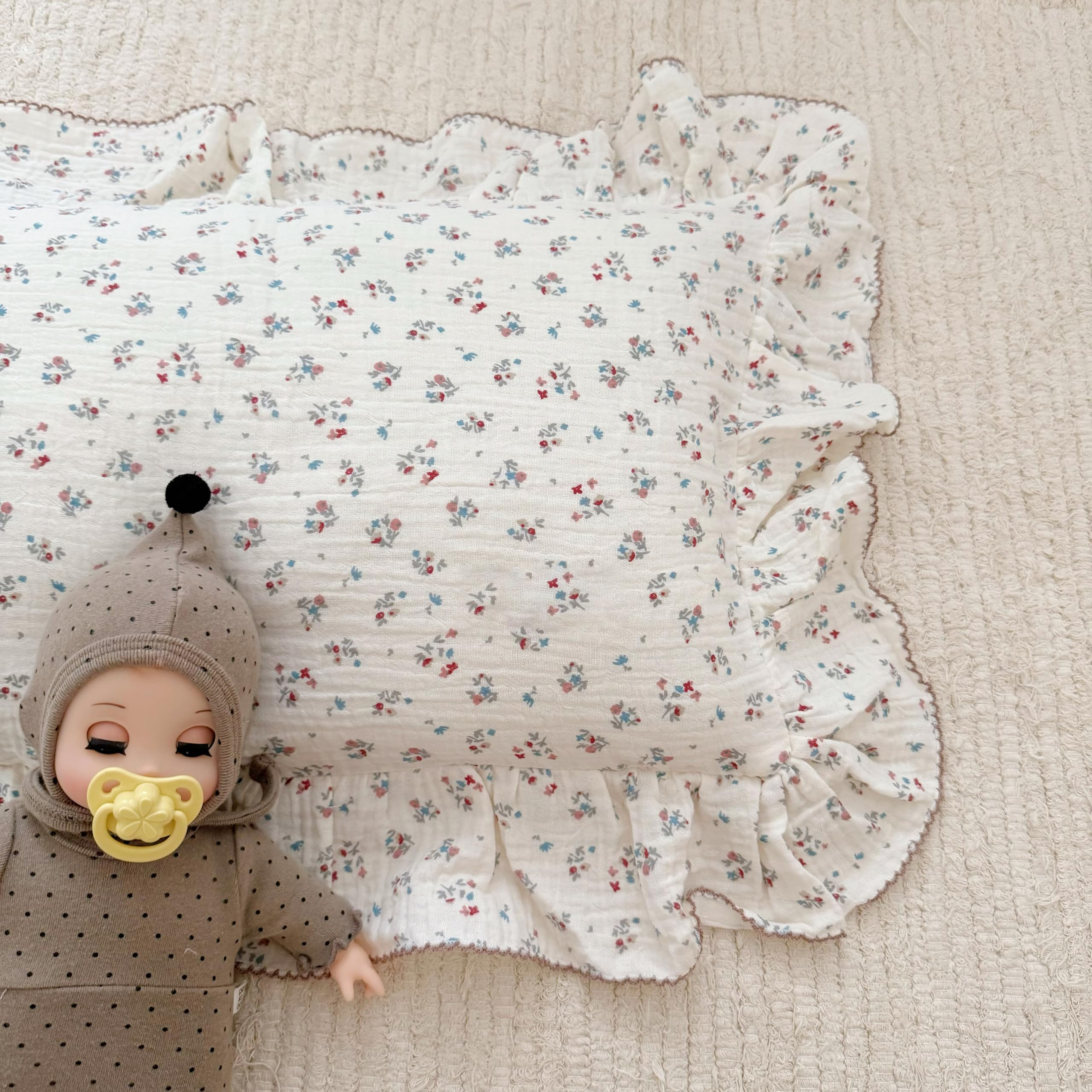 BuLuTu pillowcase on toddler bed creates a cozy sleep setup.