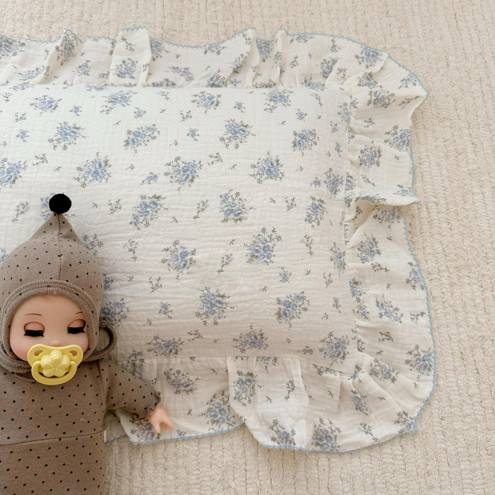 BuLuTu ruffled-edge pillowcase adds playful texture to toddler beds.