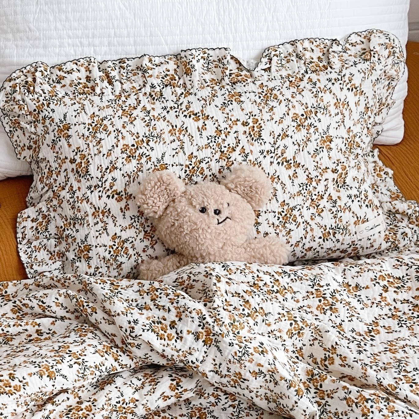 BuLuTu Crib-to-travel pillowcase is lightweight and easy to wash