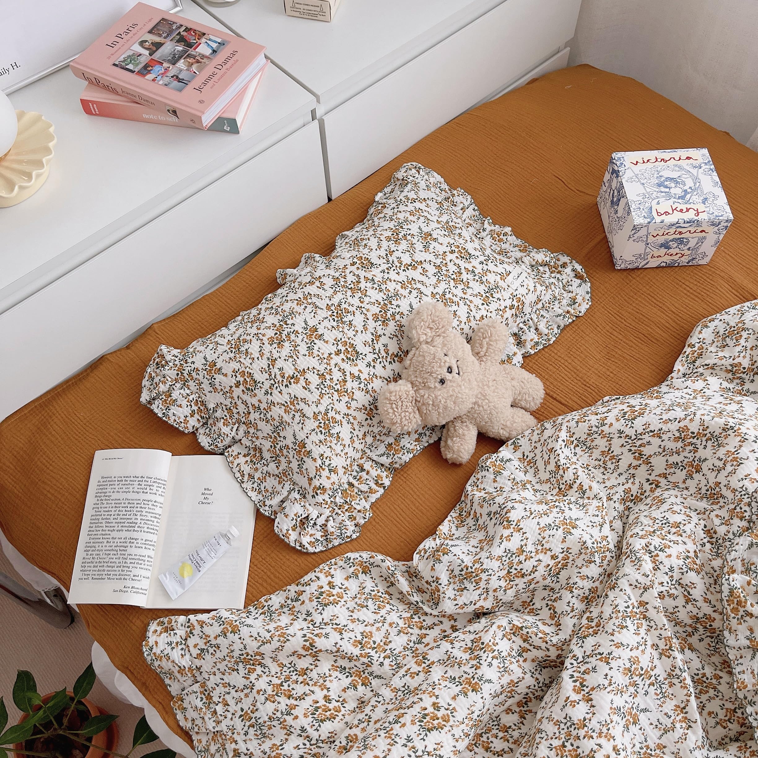 BuLuTu Hibiscus pattern pillowcase in breathable muslin for gentle nights