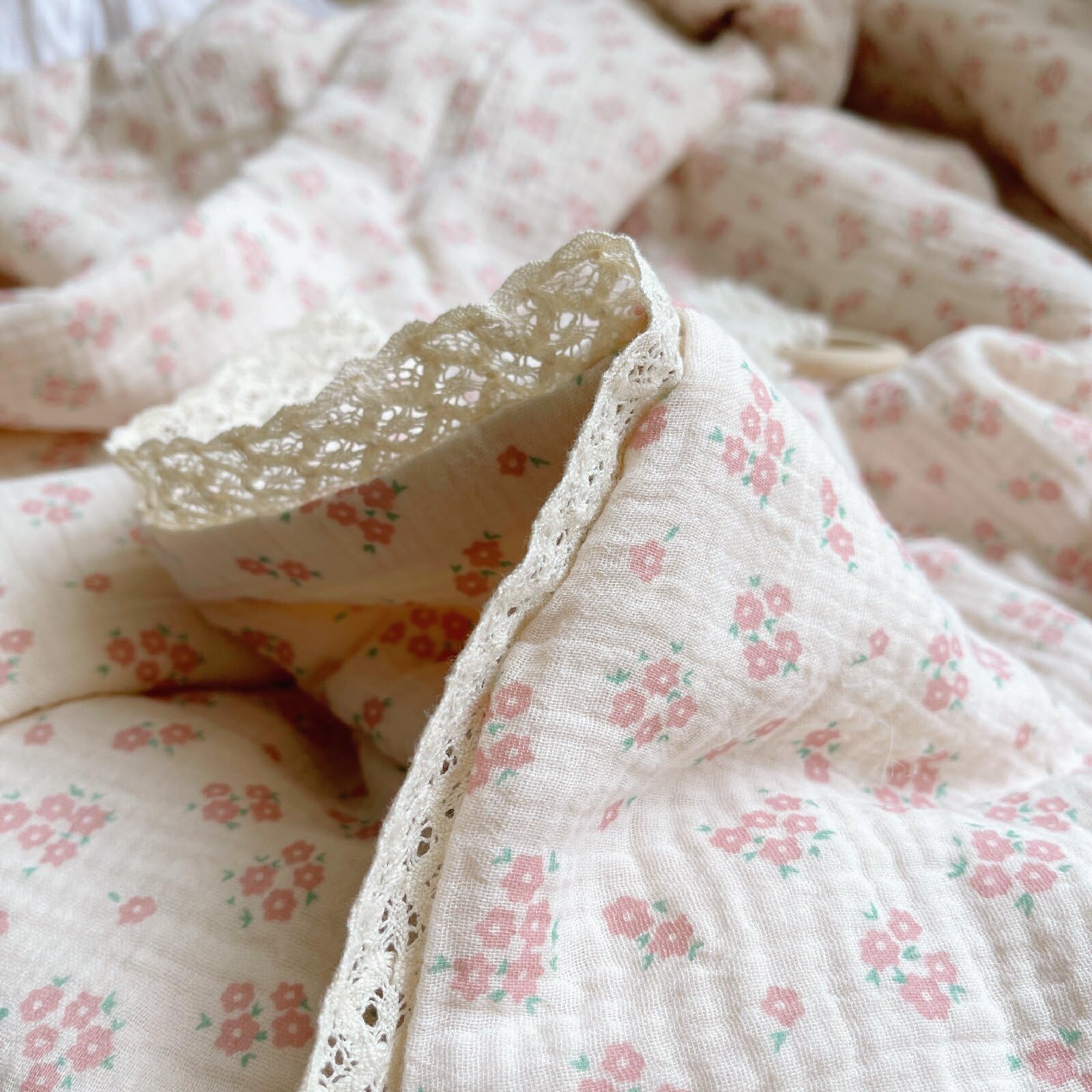 BuLuTu lightweight baby blanket ideal for summer and travel.