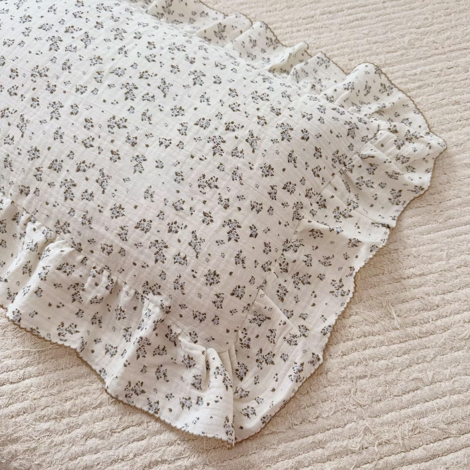 BuLuTu 14x20 toddler crib pillow case fits snugly for ages 1–3.
