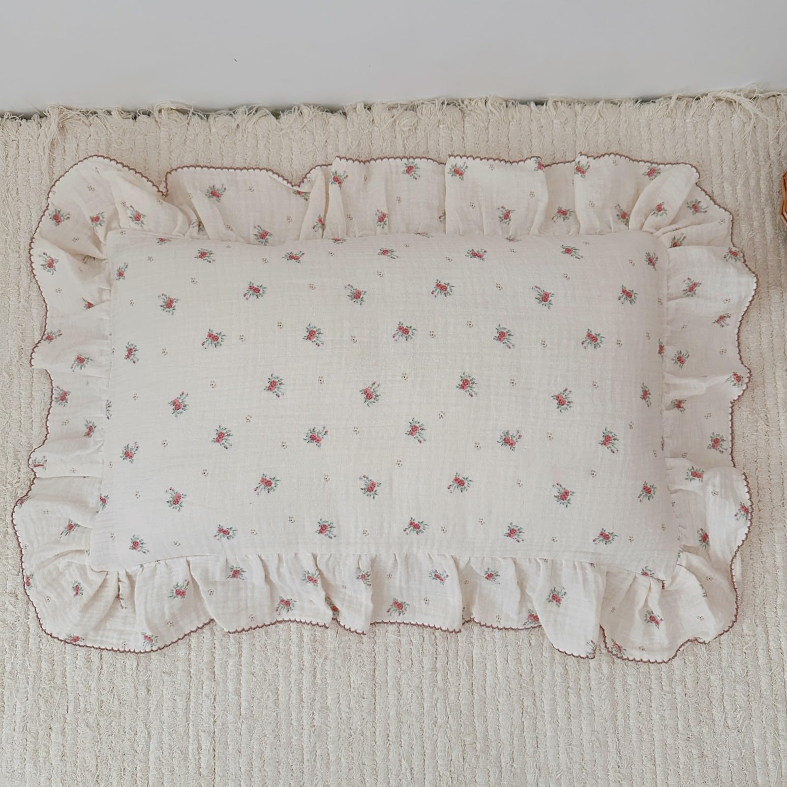 BuLuTu berry-pattern muslin toddler pillowcase, soft and breathable for gentle sleep.