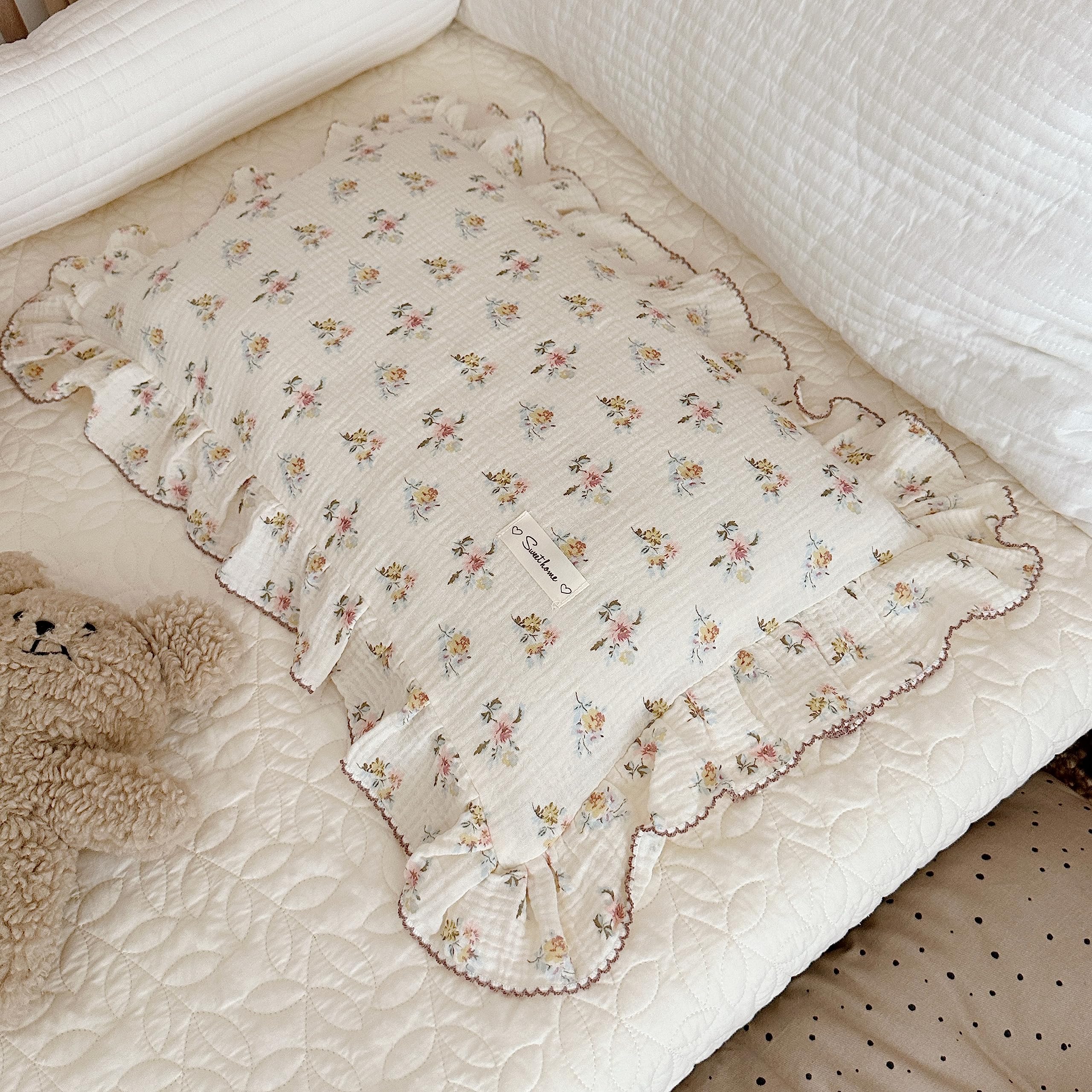 BuLuTu travel-friendly muslin pillowcase keeps sleep cozy on trips