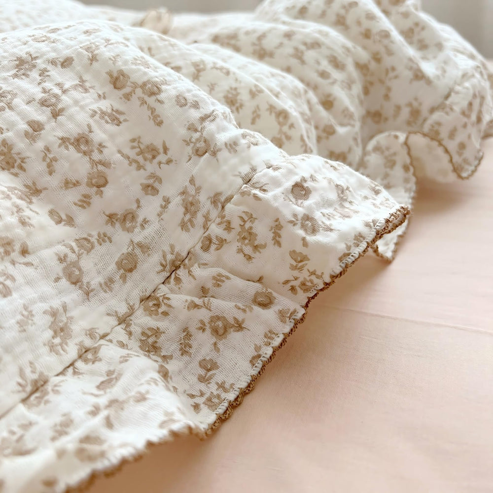 Bulutu pillowcase demonstrating travel-friendly, lightweight design