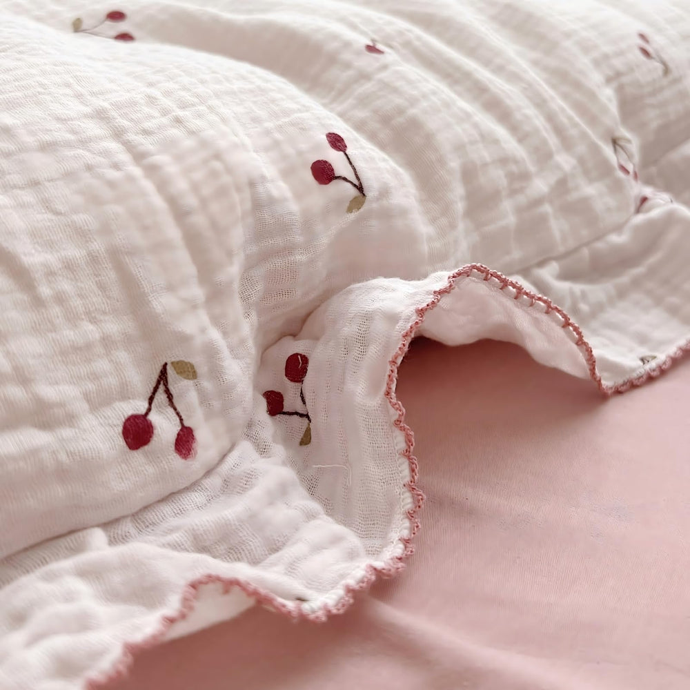 BuLuTu travel-friendly pillowcase is lightweight and easy to pack for trips.