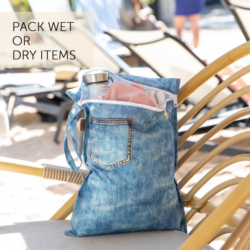 Bumkins Roamio snap handle enables easy attachment to luggage, strollers, or gym gear
