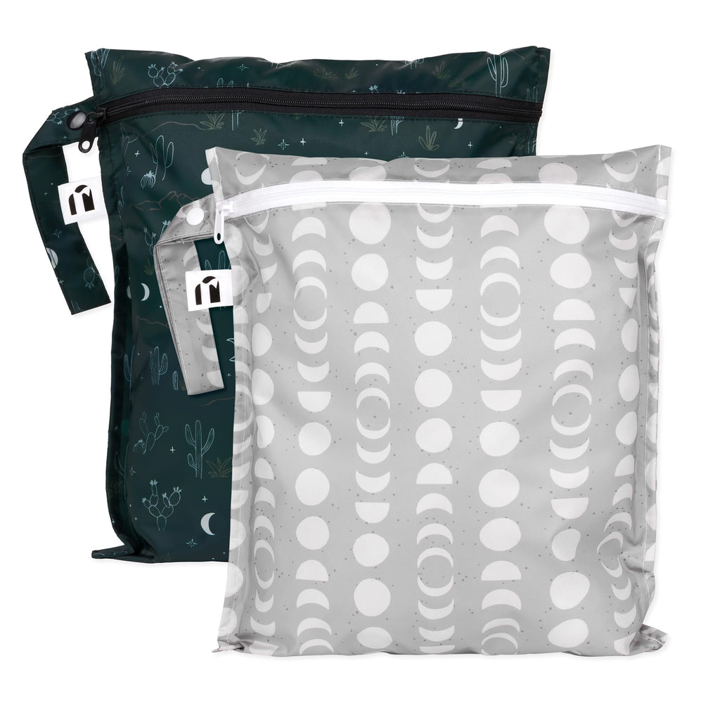 Bumkins Roamio dark green wet bag, two-pack, zipper closure, ideal for travel organization.