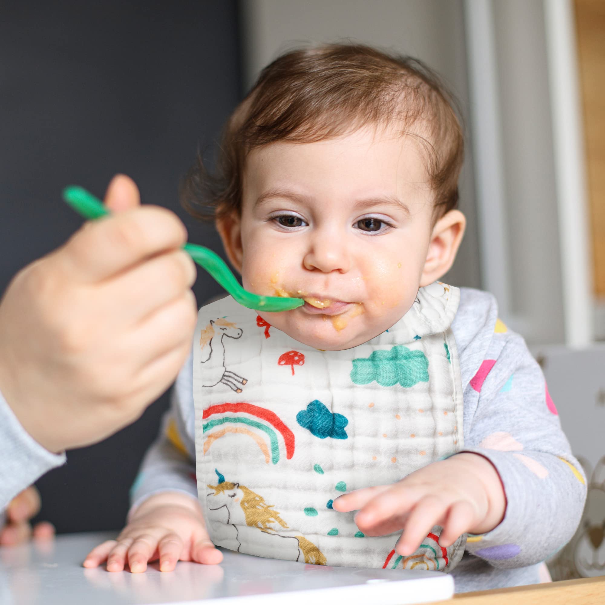 BUoonyer bibs cloud pattern ideal for everyday feeding.