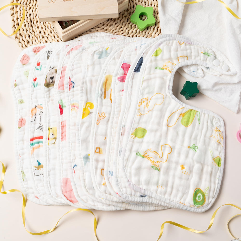 BUoonyer bibs moon pattern covers clothes while drooling.