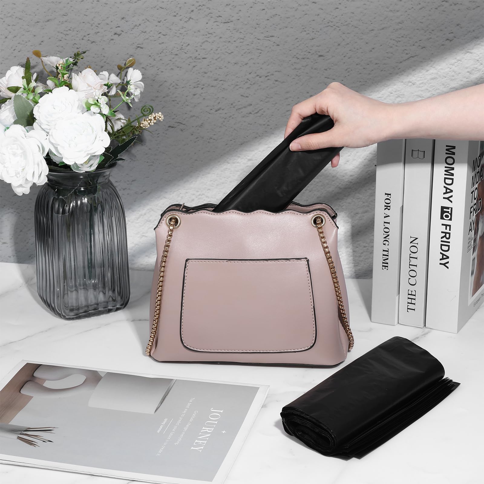 Caeuiciw privacy-focused disposal bags for bathroom use.