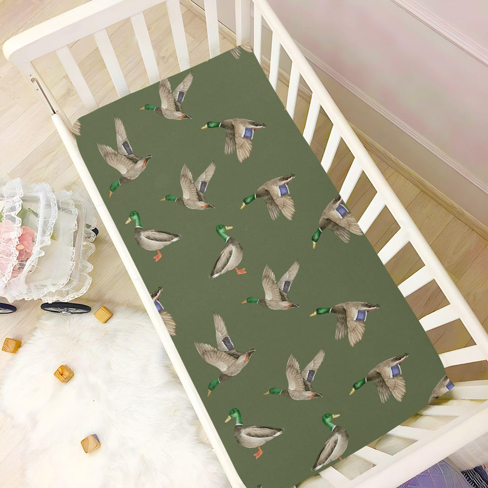 Caihoyu easy-care crib sheet is machine washable for quick cleanup.